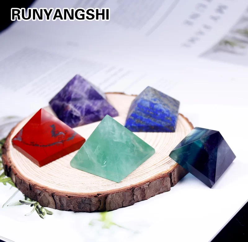 Křišťálová pyramida z minerálů | pyramida z křišťálu, domácí dekorace
