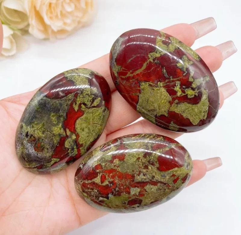 Dračí kámen 55×35 mm | energetický kámen | přírodní krystal