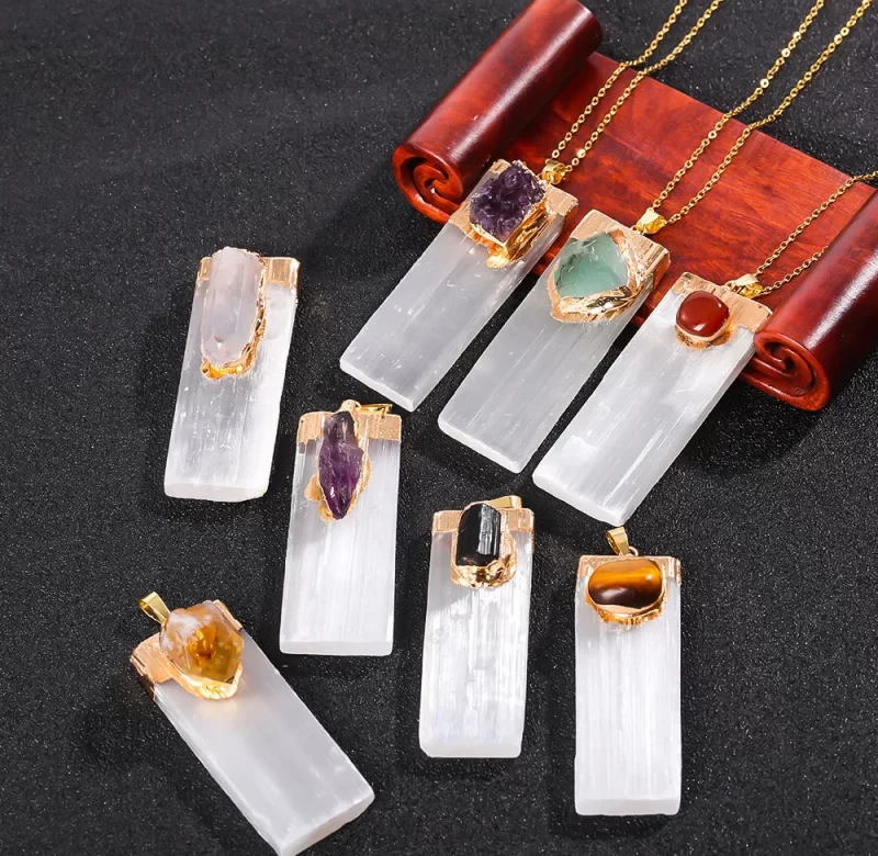 Ametystový přívěsek s minerálem a selenitem | energetický šperk | krystalový amulet
