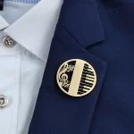 Basový klíč piano ocelová brož | notový odznak