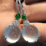 Luxusní visací náušnice s měsíčním zeleným kamenem | elegantní šperky 2 ks