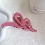 lesklá růžově červená