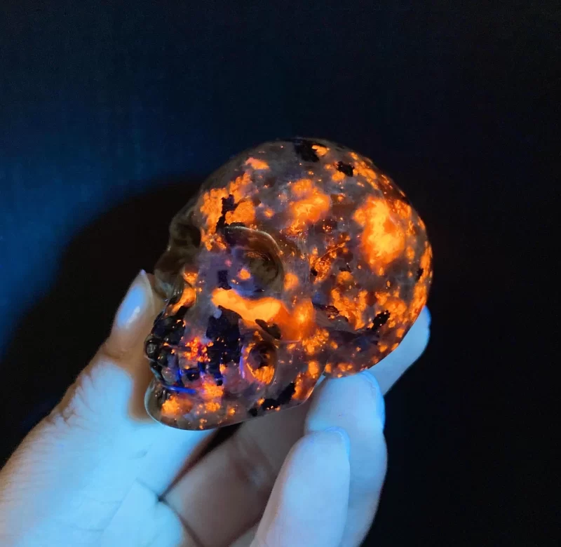 Dekorace lebka z yooperlitu | sběratelská figurka, minerální soška