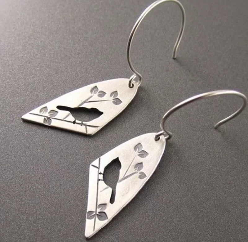 Visací náušnice s květinovým vzorem | elegantní šperk 2 ks