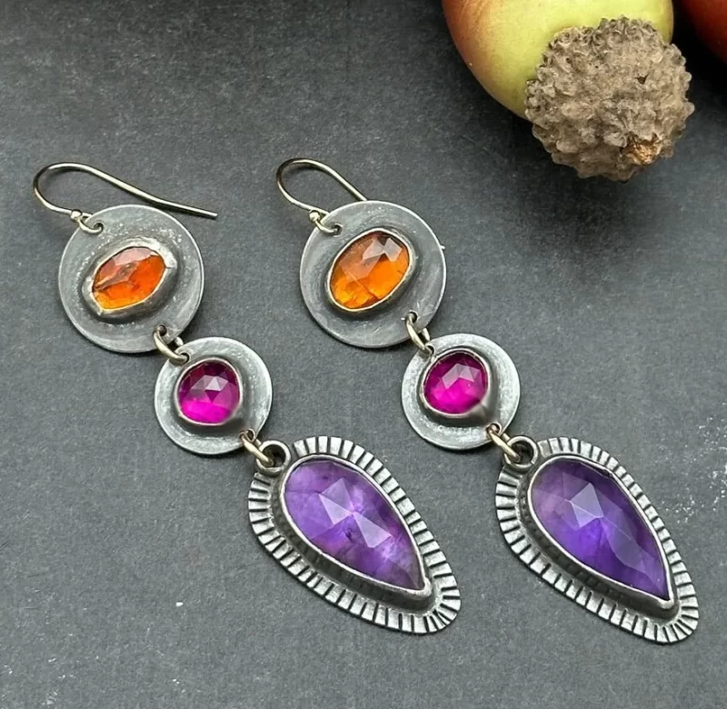 Visací náušnice s barevnými kameny | Visací náušnice, Vintage náušnice