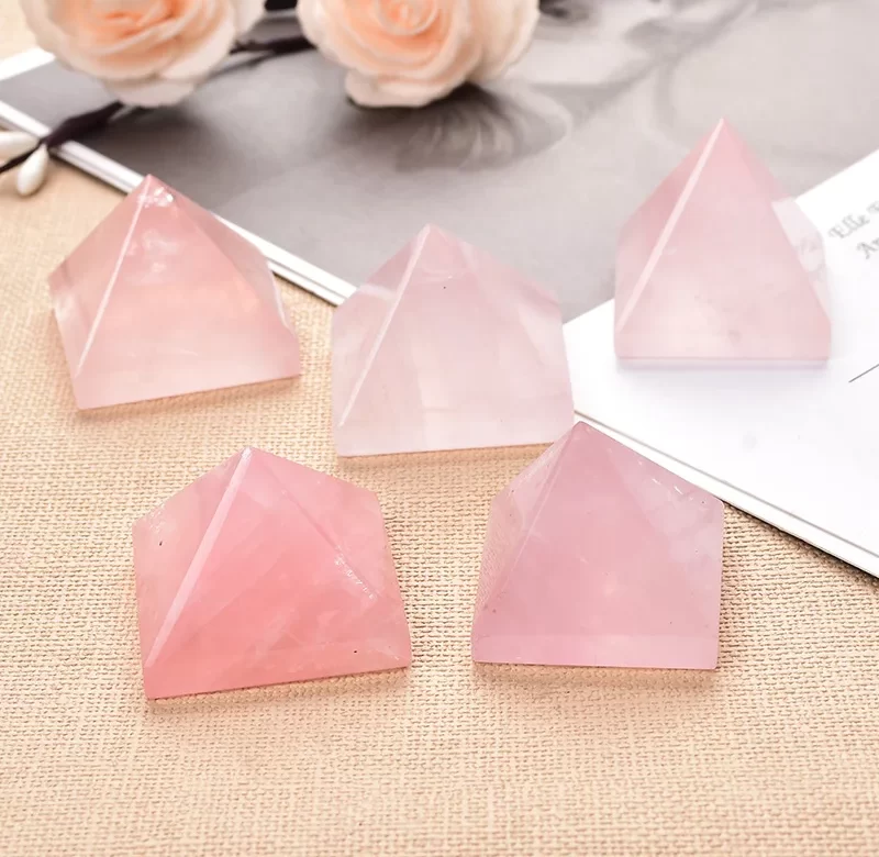 Růženín pyramida pro harmonizaci energie | růženín pyramida, krystal růženín