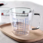 Skleněná odměrka s ryskou | Kuchyňské vybavení