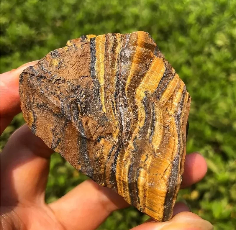Tygří oko surový minerál | minerální kámen 1 ks