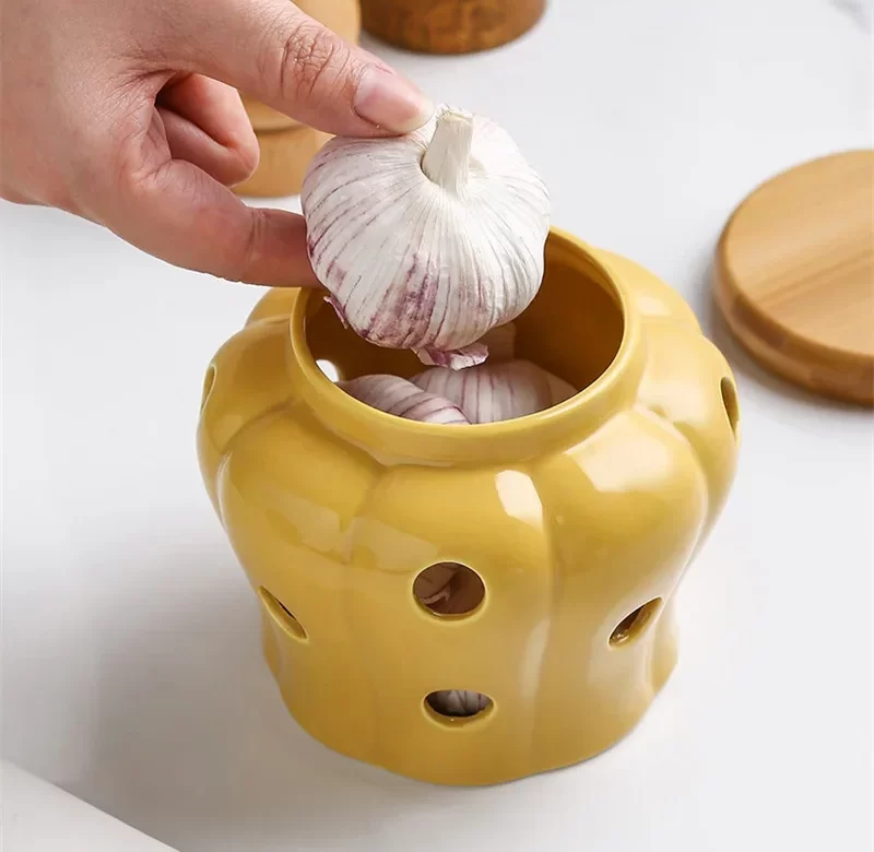 Keramická dóza na česnek s víkem | kuchyňské vybavení