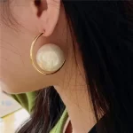 Kruhové náušnice s perlou – elegantní šperk | perlové náušnice, dámské náušnice
