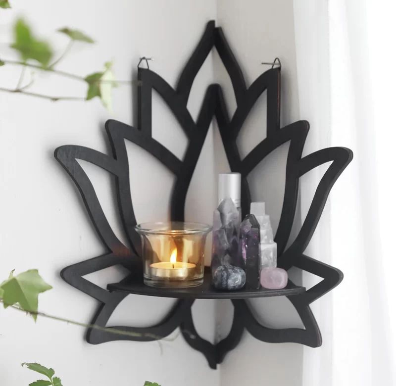 Dřevěná lotosová police černá | dřevěná police, rohová police