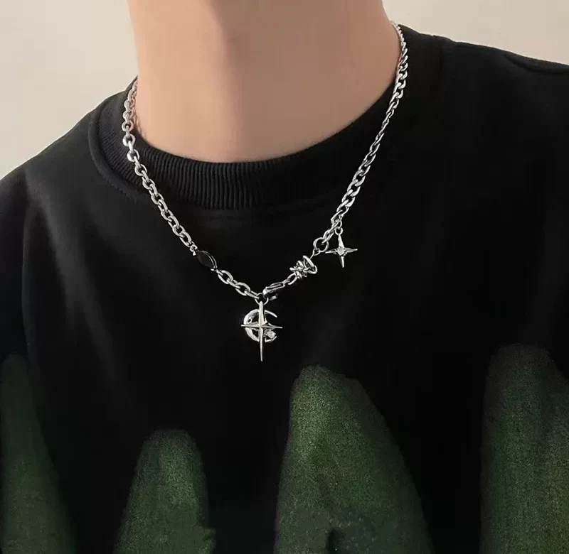 Stylový řetízek s hvězdou a měsícem pro muže | pánský náhrdelník