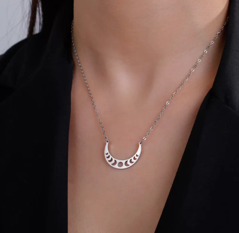 Náhrdelník měsíční fáze ocelový | elegantní šperk