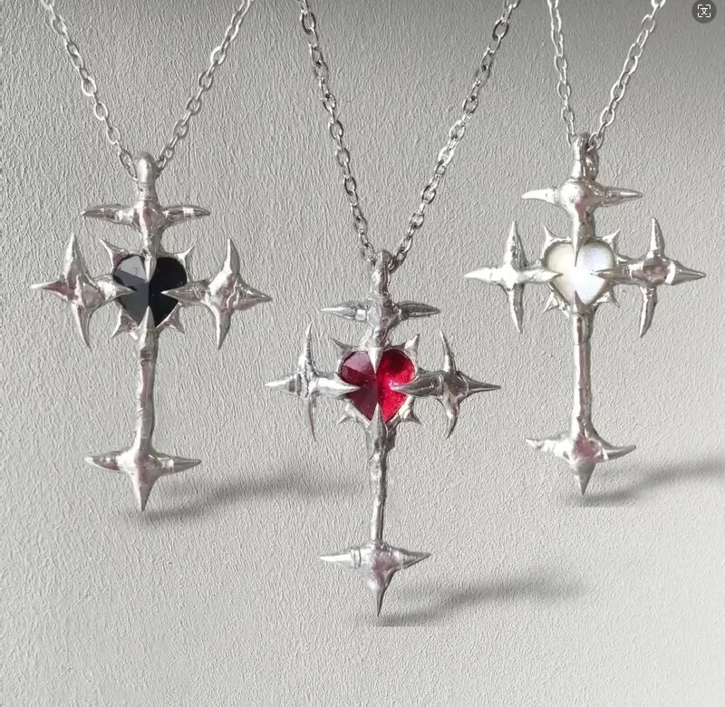 Náhrdelník s křížem a zirkonem | Dámský přívěsek, gotický šperk**