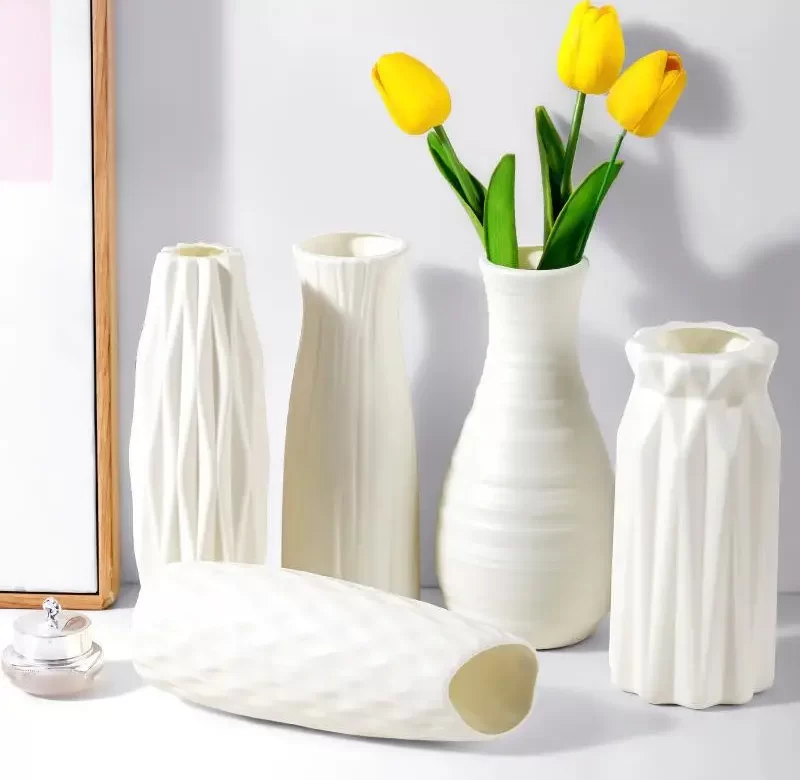 Moderní plastová váza pro květiny do bytu | dekorace
