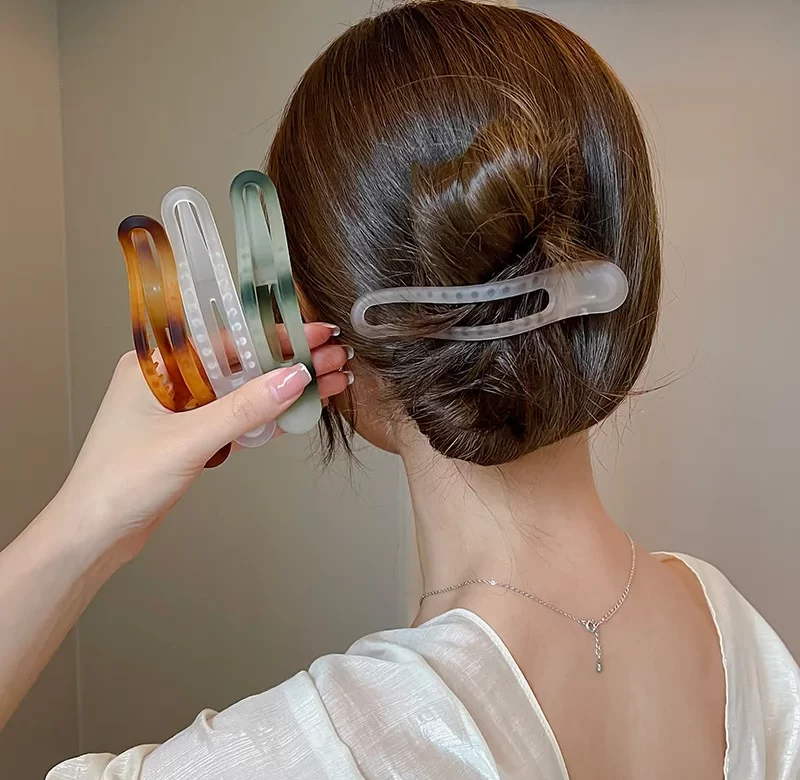 Stylová matná spona do vlasů pro culík | dámská ozdoba