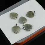 Přírodní labradorit