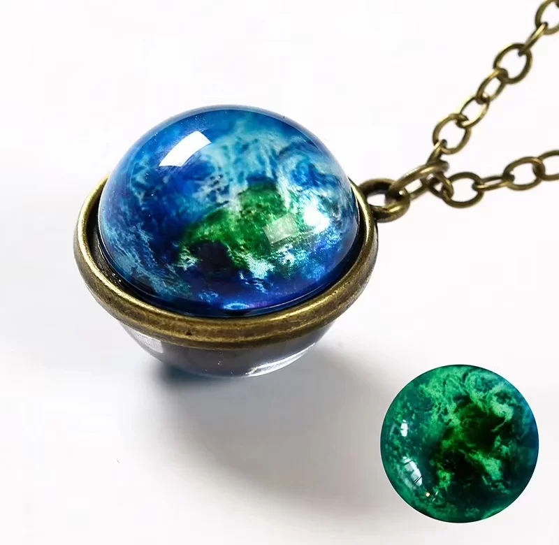 Svítící přívěsek planeta Země s retro stylem | svítící náhrdelník, vesmírný přívěsek