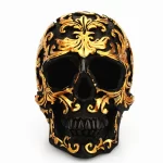 Černá lebka s ruční rytinou na halloween | lebka dekorace, lebka soška