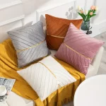 Sametový povlak na polštář se zlatým pruhem pro luxusní dekoraci | povlak polštář, dekorativní polštář