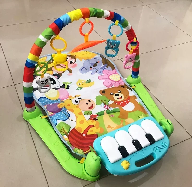 Hrací podložka s pianem a hrazdičkou pro miminka | dětská podložka, baby gym