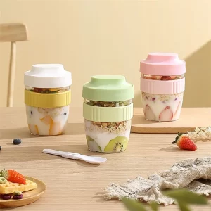 Svačinový kelímek s víčkem a lžičkou pro jogurt a ovoce | svačinový box, nádoba na jídlo