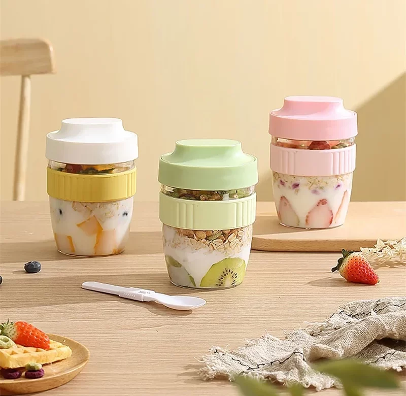 Svačinový kelímek s víčkem a lžičkou pro jogurt a ovoce | svačinový box, nádoba na jídlo