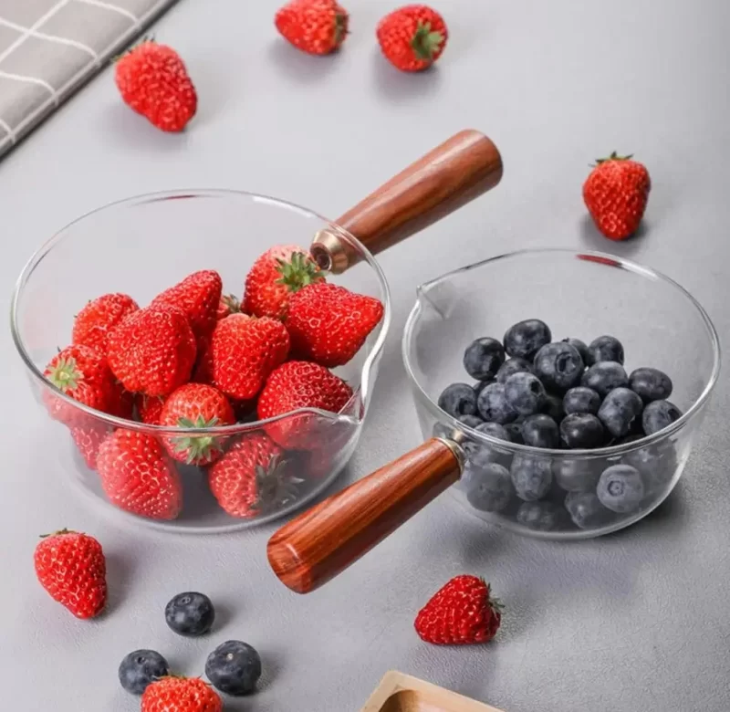 Skleněný hrnec na polévku s dřevěnou rukojetí | skleněné nádobí