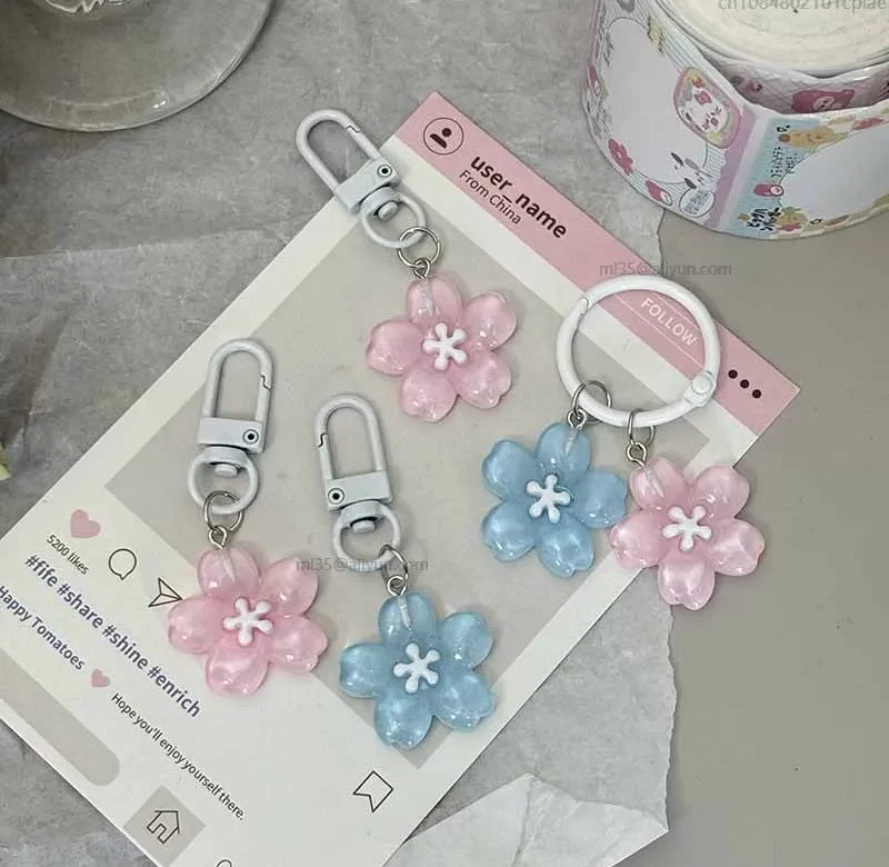 Romantický přívěsek sakura pro klíče a kabelky | přívěsek na klíče, sakura klíčenka