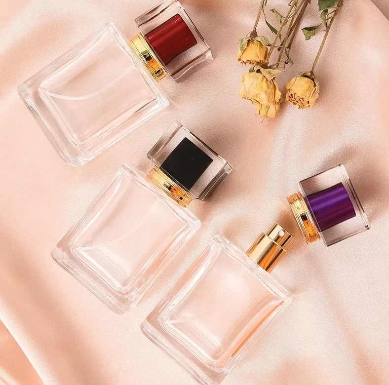 Plnitelný skleněný cestovní flakon na parfém 50 ml | lahvička na parfém, prázdný rozprašovač