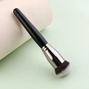 Černý štětec na make up s hustými vlákny | štětec na makeup, kosmetický štětec