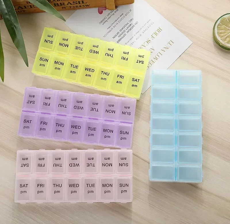 Týdenní dávkovač léků s víčkem pro přehledné užívání | dávkovač léků, krabička