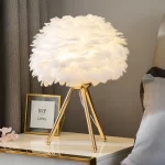 Stolní lampa s peřím | osvětlení