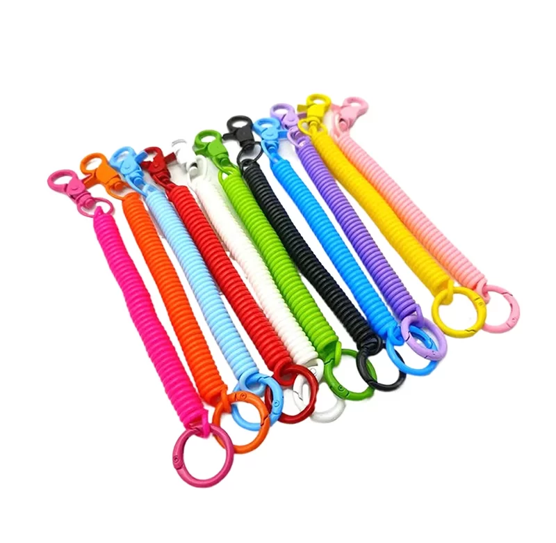 Barevná pružná šňůrka s karabinou | klíčenka