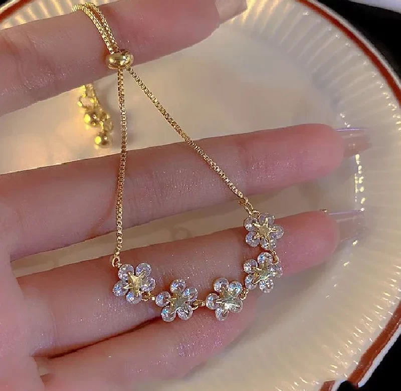 Elegantní květinový náramek | dámský šperk