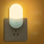 Noční led lampička do zásuvky | světlo, stolní lampa