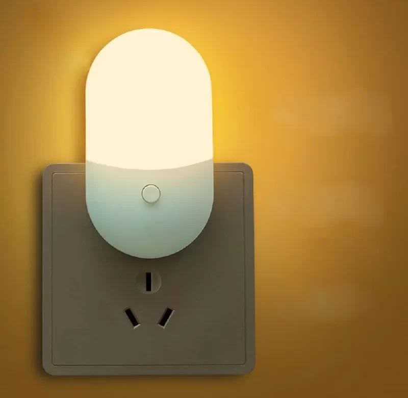 Noční led lampička do zásuvky | světlo, stolní lampa