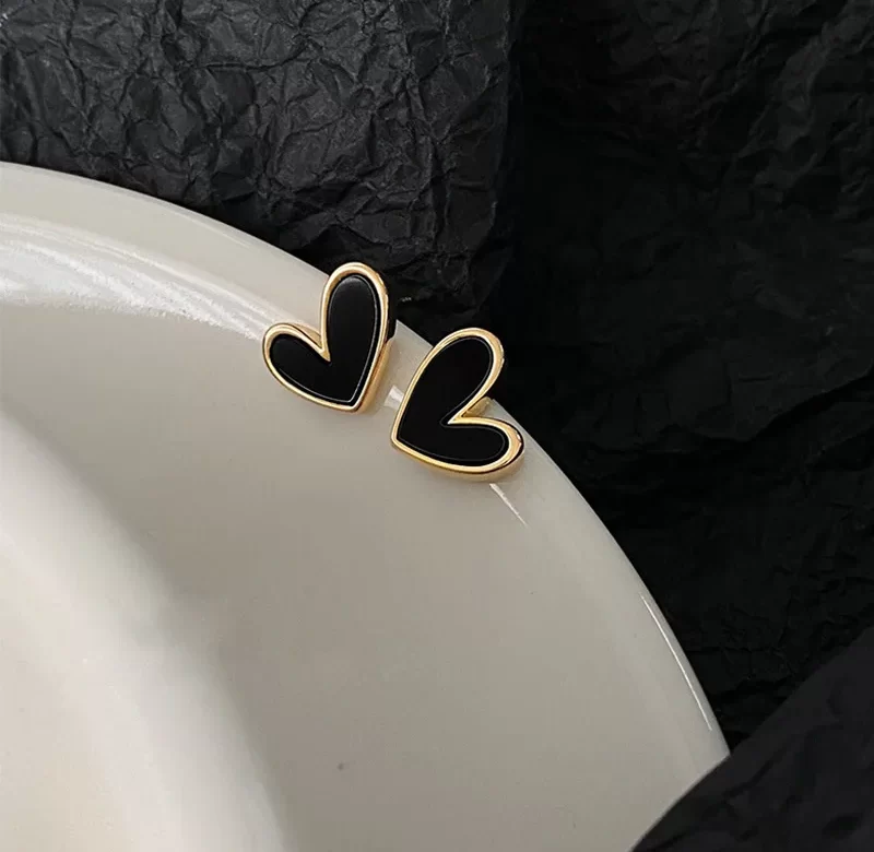 Elegantní minimalistické srdíčkové náušnice se zirkony | dámské náušnice, módní doplněk