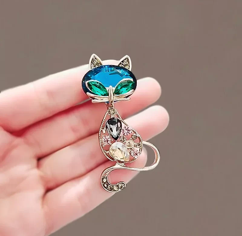 Stylová brož s krystaly | módní doplněk