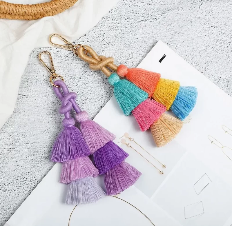 Barevný boho přívěsek na klíče se střapci | přívěsek, klíčenka