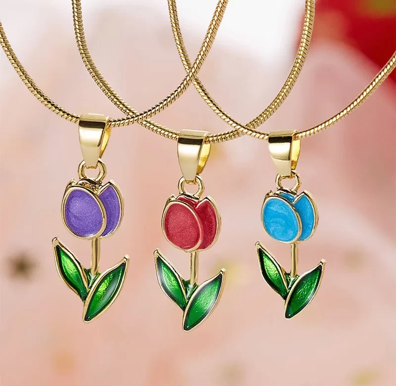 Květinový náhrdelník s tulipánovým přívěskem | módní doplněk, dámský šperk