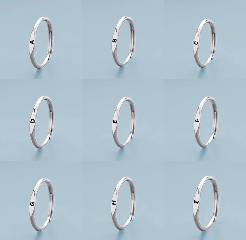 Minimalistický nastavitelný prsten s písmenem | dámský doplněk