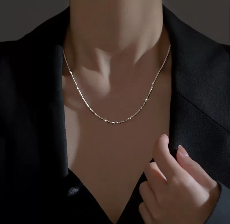 Jemný třpytivý řetízek na krk | náhrdelník
