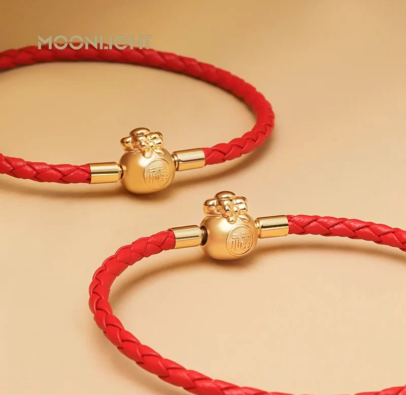 Kožený náramek se symbolem štěstí | módní doplněk