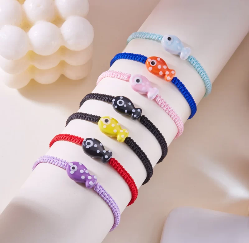 Náramek s keramickou rybkou štěstí | barevný náramek, dámský náramek