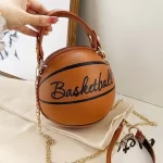 Kulatá crossbody kabelka se sportovním motivem | dámská kabelka kožená kabelka