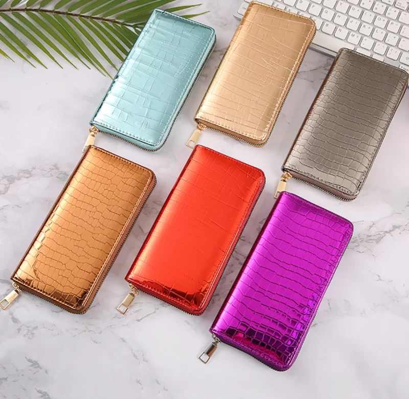 Stylová peněženka s lesklým povrchem | peněženka, dámské doplňky