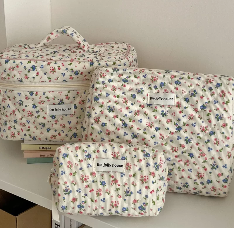 Kosmetická taštička s květinami | kosmetická taštička, cestovní doplněk