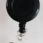 Čistá barva černá