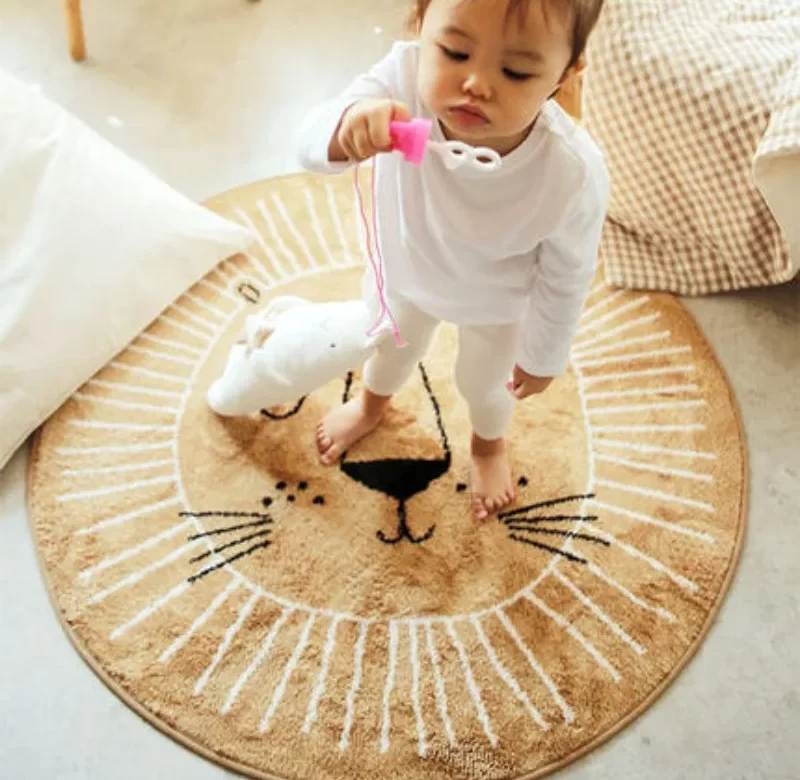 Měkký kulatý koberec s motivem lva | dětská podložka, hrací koberec